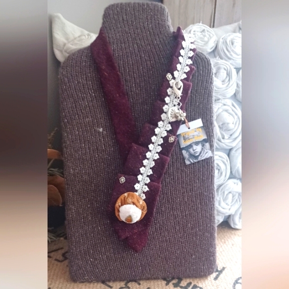 Upcycled Vintage Necklace Tie: - Picture 5 of 5